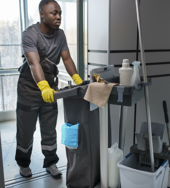 Équipe de nettoyage professionnel Alfa Clean à Dakar